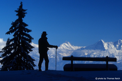 Silhouette Wanderer vor Eiger, Mönch, Jungfrau