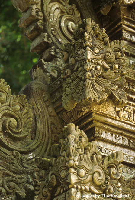 Tempel und Figuren Bali Urlaub