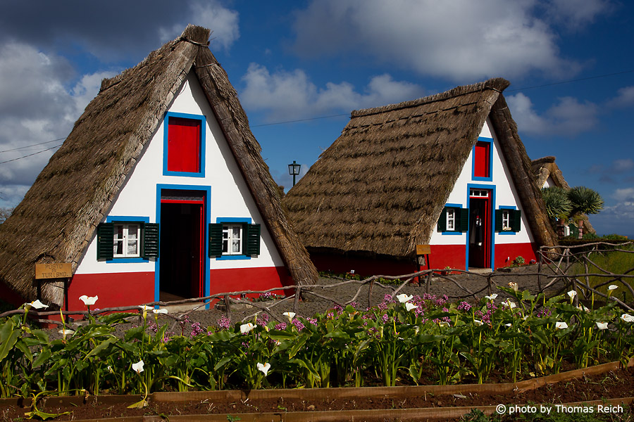 Traditionelle Strohhäuser (Casas de Colmo) in Santana, Madeira