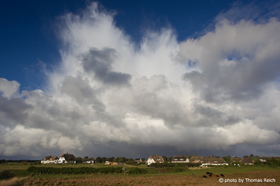 Amrum Norddorf mit Regenwolken