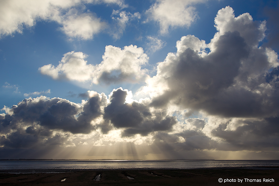 Sonnenuntergang mit Wolken, Nordsee