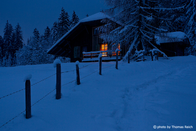 Berghütte im Berner Oberland im Winter