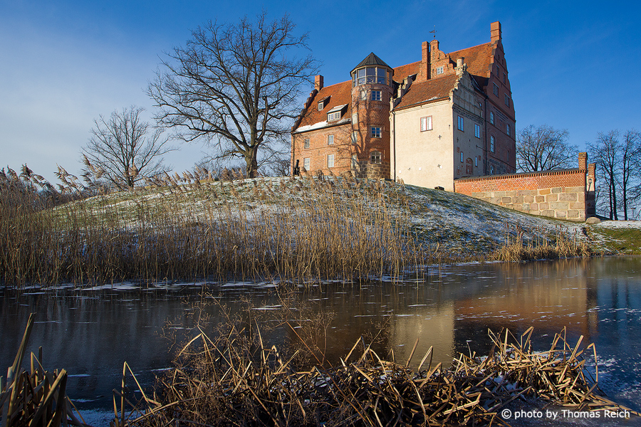 Ulrichshusen Castle in winter