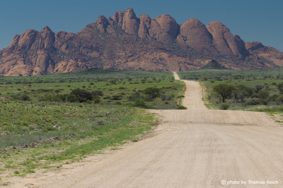 Gravel road to Spitzkoppe Namibia