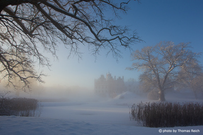 Schlossanlage Basedow im Winter