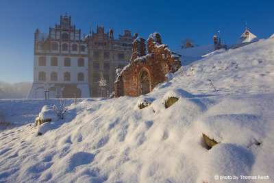 Basedow Castle and ruin in wintertime