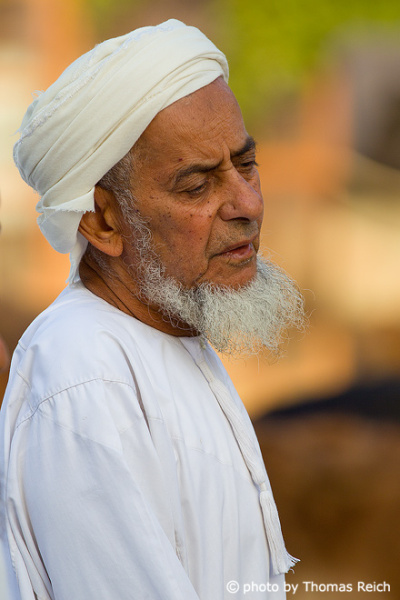 Dishdasha, Oman