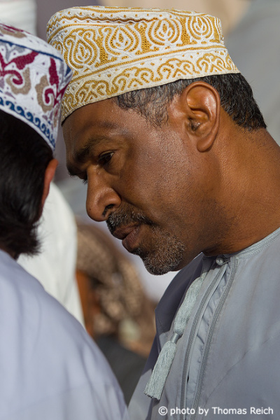 Omani mit typischer Kappe