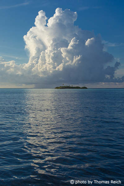 Gewitterwolke über Madivaru, Rasdhoo Atoll, Malediven