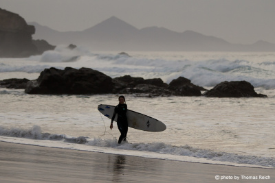 Surfing in La Pared