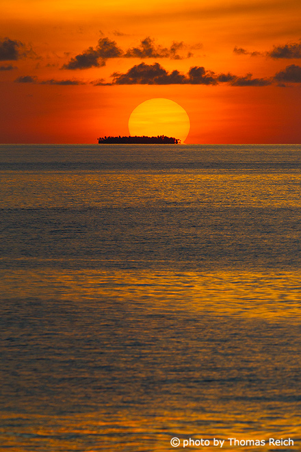 Sonnenuntergang im Huvadhoo Atoll, Malediven