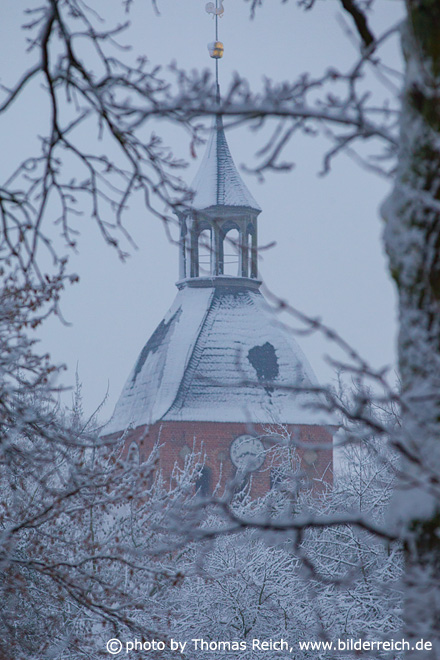 Winterliche Dorfkirche in Bristow