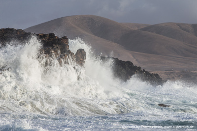 Powerful ocean waves