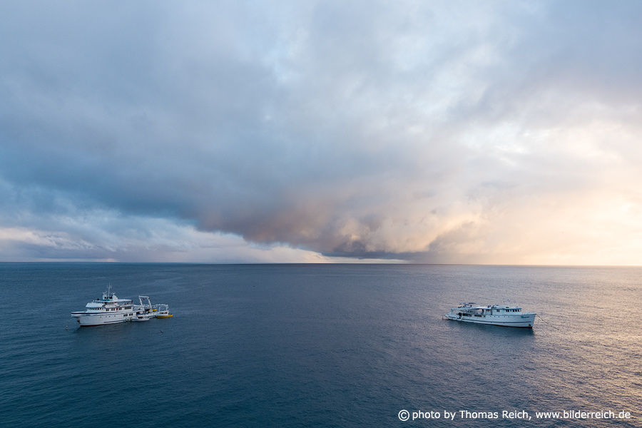 MV Argo und MV Seahunter vor Cocos Island