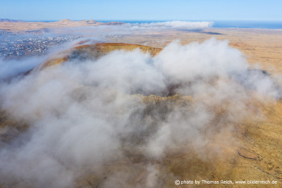 Vulkan Calderón Hondo in Wolken gehüllt