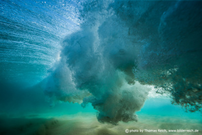 Welle unterwasser fotografiert