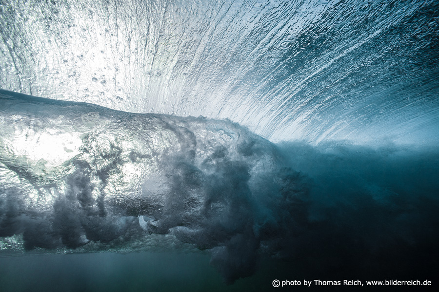 Brechende Welle unterwasser fotografiert
