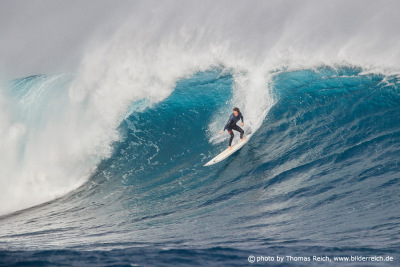 Big Wave Surf Rider