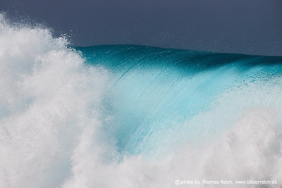 Blaue Wellen im Atlantischen Ozean