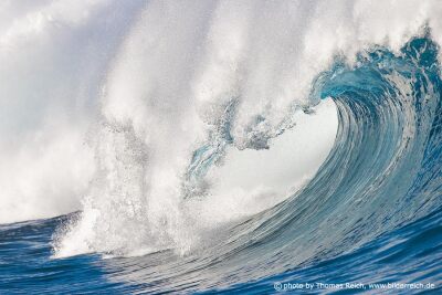 Crashing Waves Photographs