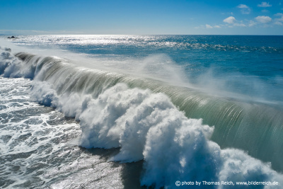 Side view of rough large powerful waves crashing