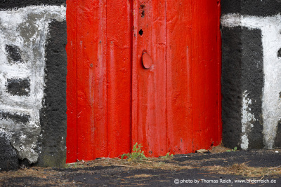 Rot bemalte Tür, Insel Pico